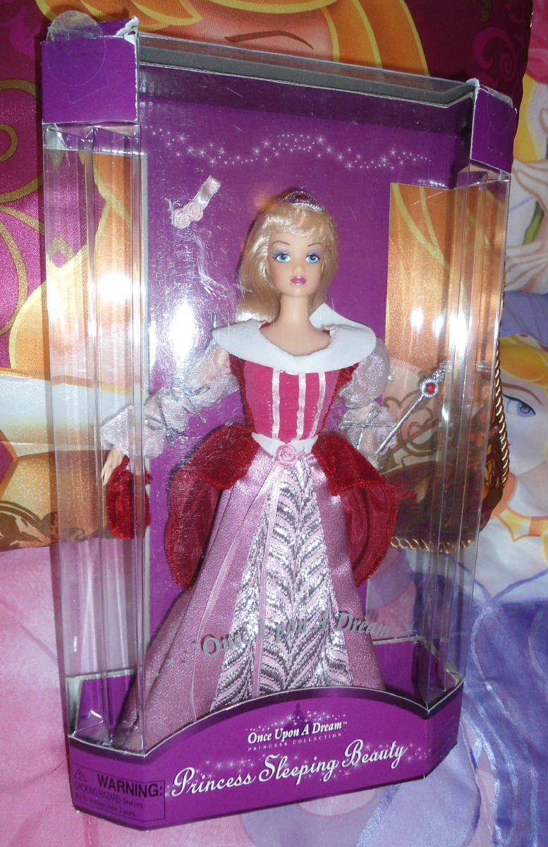 DISNEY PRINCESS Aurora Sleeping Beauty Posable Fashion Pink Designer Dress